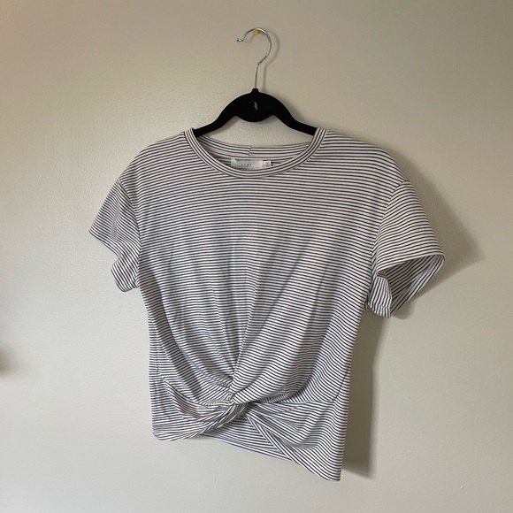 ✨NWT Lush | B&W Striped Crop Top | Size XS - Picture 2 of 13